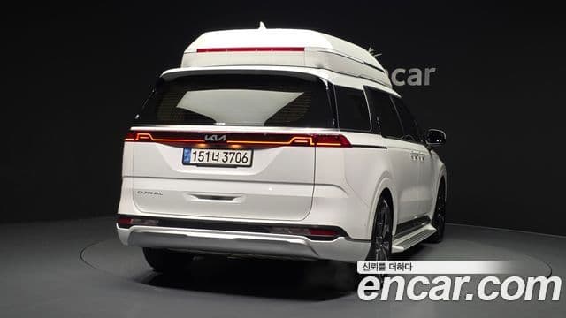 Kia Carnival 2021 — ფოტო 34/36