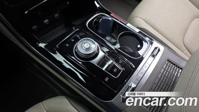 Kia Carnival 2021 — ფოტო 28/36