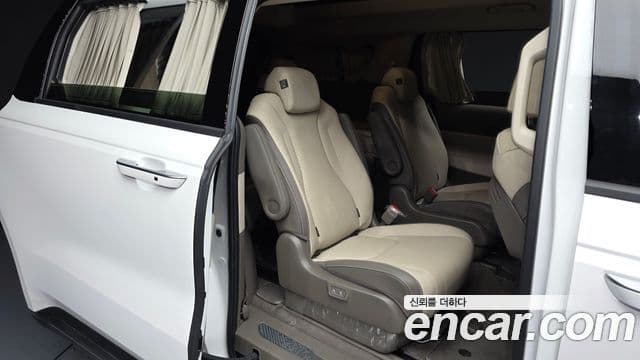 Kia Carnival 2021 — ფოტო 12/36