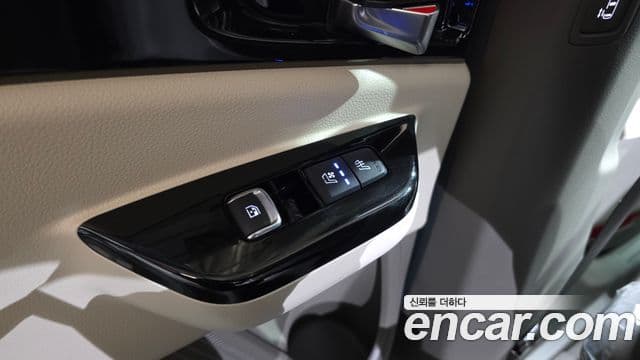 Kia Carnival 2021 — ფოტო 31/36