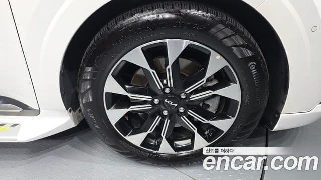 Kia Carnival 2021 — ფოტო 13/36
