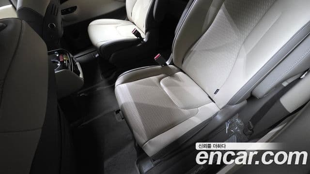 Kia Carnival 2021 — ფოტო 29/36