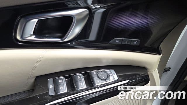 Kia Carnival 2021 — ფოტო 16/36