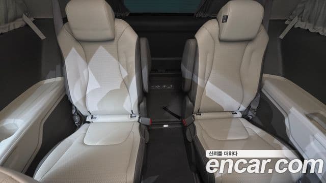 Kia Carnival 2021 — ფოტო 33/36