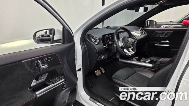 Mercedes-Benz GLA-Class 2022 — Şəkil 10/20