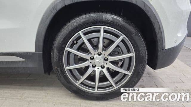 Mercedes-Benz GLA-Class 2022 — Photo 4/33