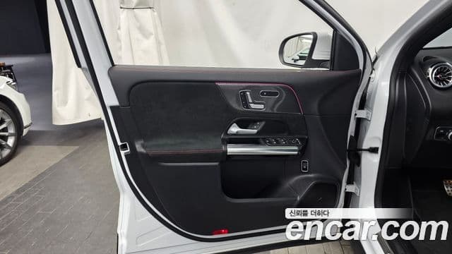 Mercedes-Benz GLA-Class 2022 — Photo 12/33