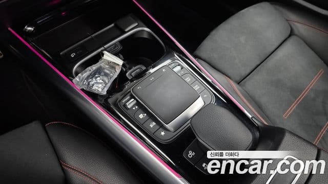 Mercedes-Benz GLA-Class 2022 — Photo 19/33