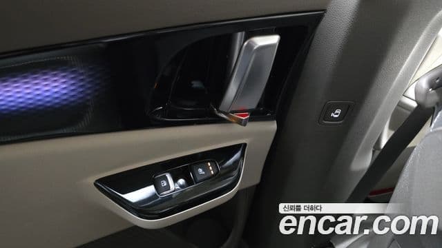 Kia Carnival 2023 — Şəkil 19/20