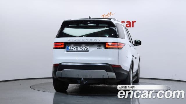 Land Rover Discovery 5 2018 — ფოტო 4/20