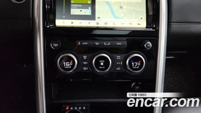 Land Rover Discovery 5 2018 — ფოტო 13/20
