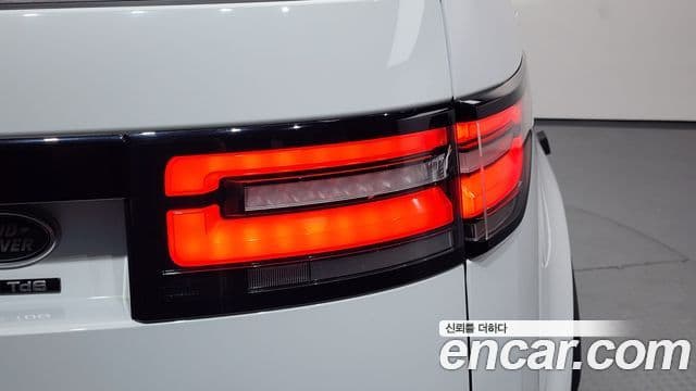 Land Rover Discovery 5 2018 — Şəkil 33/38