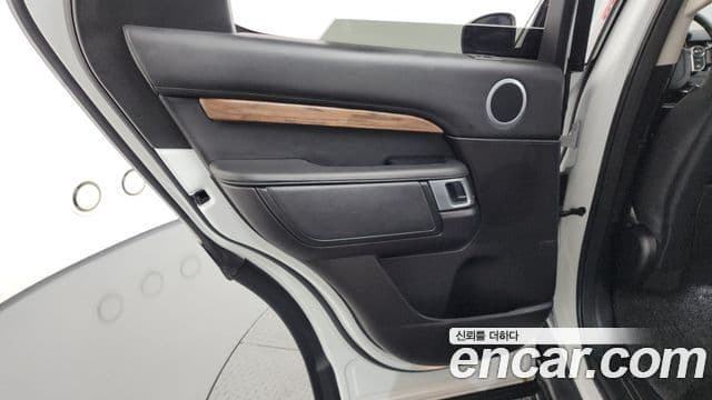 Land Rover Discovery 5 2018 — Şəkil 4/38