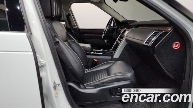 Land Rover Discovery 5 2018 — Şəkil 17/38