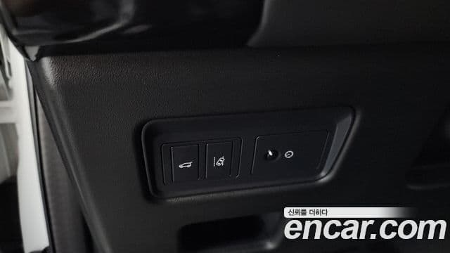 Land Rover Discovery 5 2018 — Şəkil 19/38
