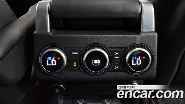 Land Rover Discovery 5 2018 — Şəkil 22/38