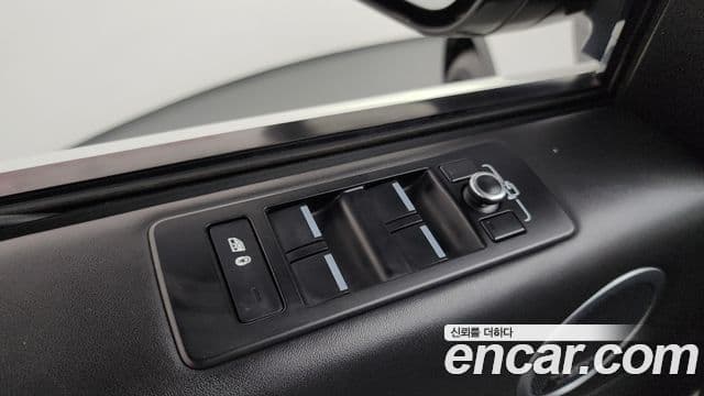 Land Rover Discovery 5 2018 — Şəkil 21/38