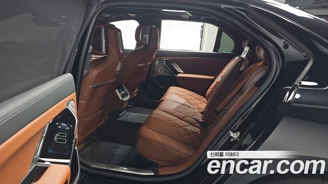 BMW 7 Series 2024 — ფოტო 12/20