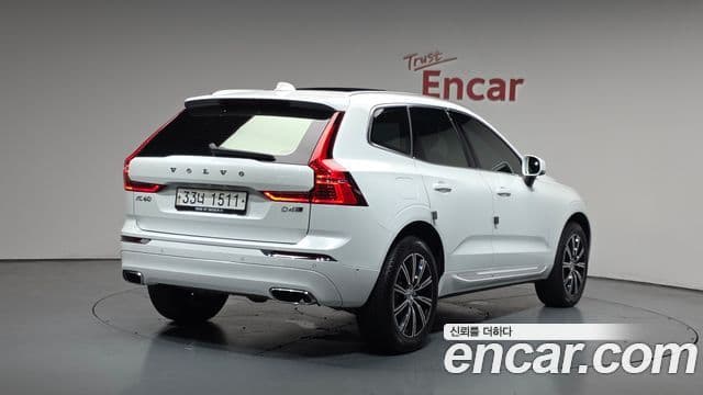 Volvo XC60 2018 — Фото 2/20