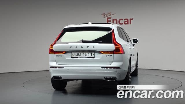 Volvo XC60 2018 — Фото 4/20