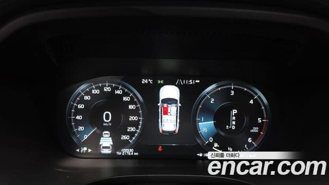 Volvo XC60 2018 — Фото 8/20