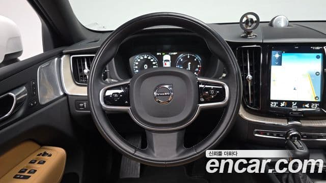 Volvo XC60 2018 — Фото 12/20