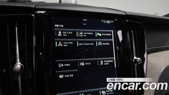 Volvo XC60 2018 — Фото 18/20