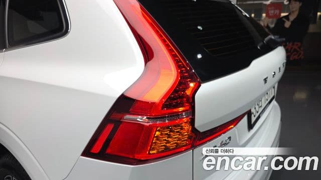 Volvo XC60 2018 — Photo 31/34