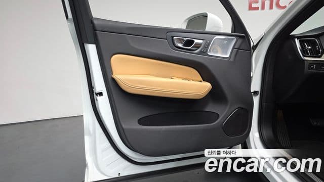 Volvo XC60 2018 — Photo 5/34