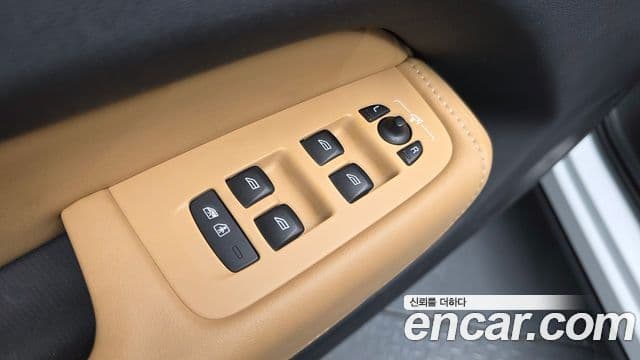 Volvo XC60 2018 — Photo 17/34