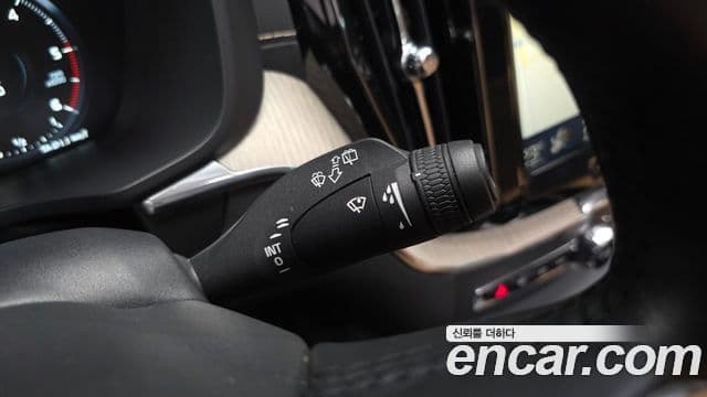 Volvo XC60 2018 — Photo 3/34