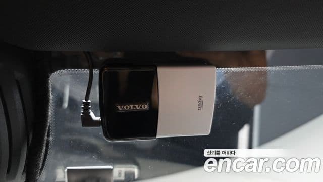 Volvo XC60 2018 — Photo 34/34