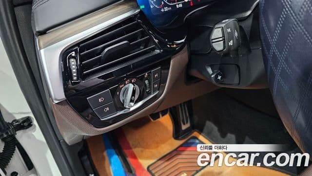 BMW 5 Series 2020 — ფოტო 19/20