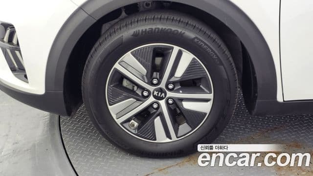 Kia Niro 2021 — ფოტო 5/20