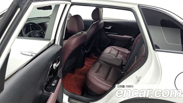 Kia Niro 2021 — ფოტო 11/20