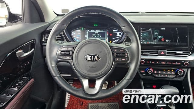 Kia Niro 2021 — ფოტო 14/20