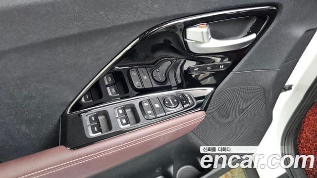 Kia Niro 2021 — ფოტო 18/20