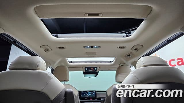 Kia Carnival 2023 — Фото 17/20
