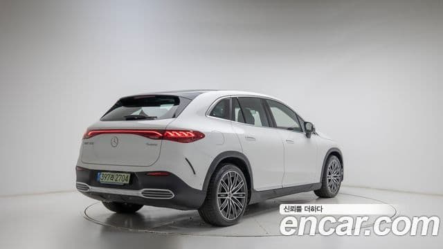 Mercedes-Benz EQE SUV 2025 — Photo 14/20