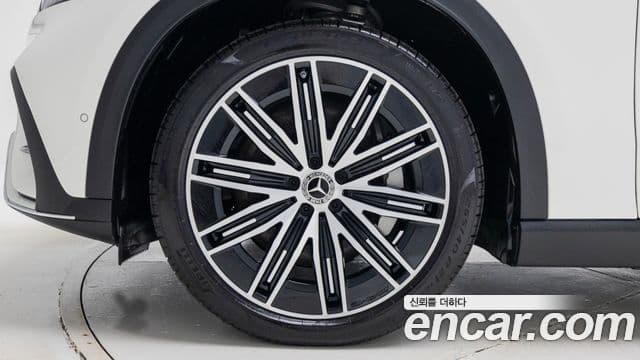 Mercedes-Benz EQE SUV 2025 — Photo 16/20