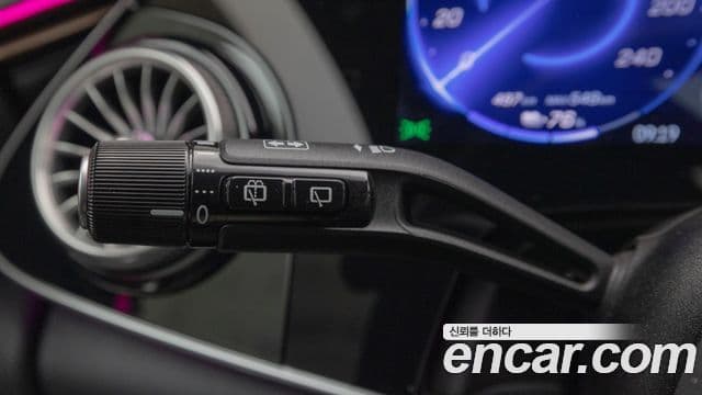 Mercedes-Benz EQE SUV 2025 — Photo 12/20