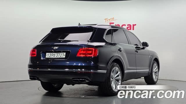 Bentley Bentayga 2019 — фото 2 из 20