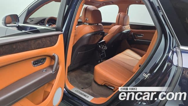 Bentley Bentayga 2019 — Şəkil 12/20