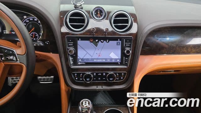 Bentley Bentayga 2019 — фото 14 из 20