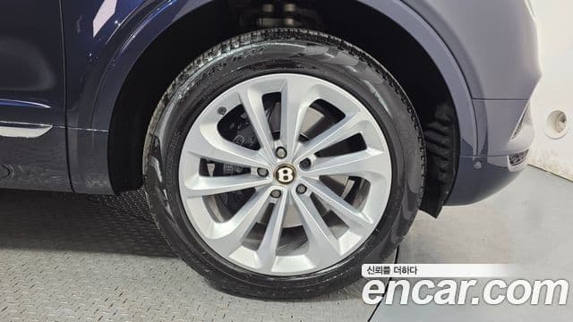 Bentley Bentayga 2019 — Photo 27/36