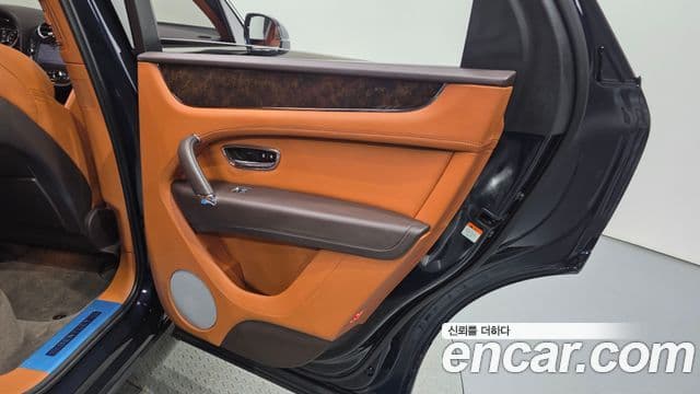 Bentley Bentayga 2019 — Photo 34/36