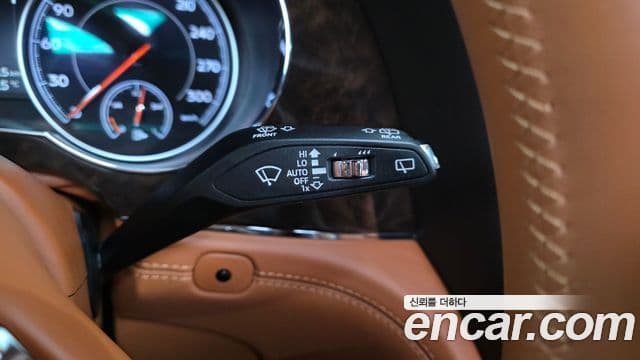 Bentley Bentayga 2019 — Photo 30/36