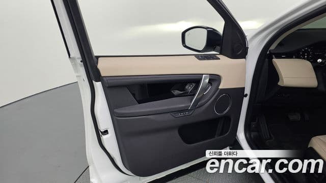Land Rover Discovery Sport 2025 — Photo 24/30