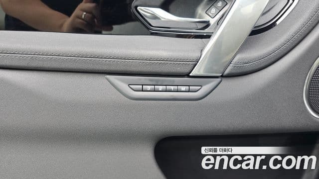 Land Rover Discovery Sport 2025 — Photo 18/30