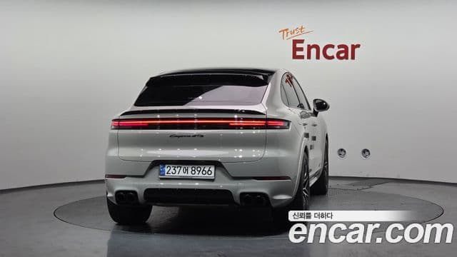 Porsche Cayenne 2025 — ფოტო 4/20